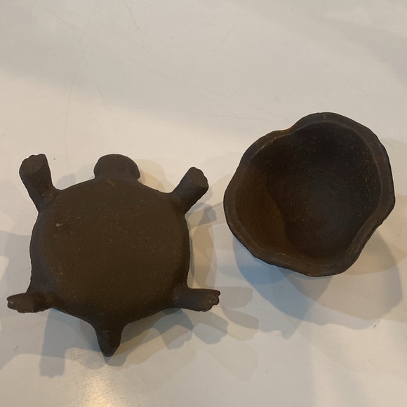 Turtle Tortoise Cast Iron Garden Decoration Key Hider Holder or trinket box VGUC - Picture 6 of 10